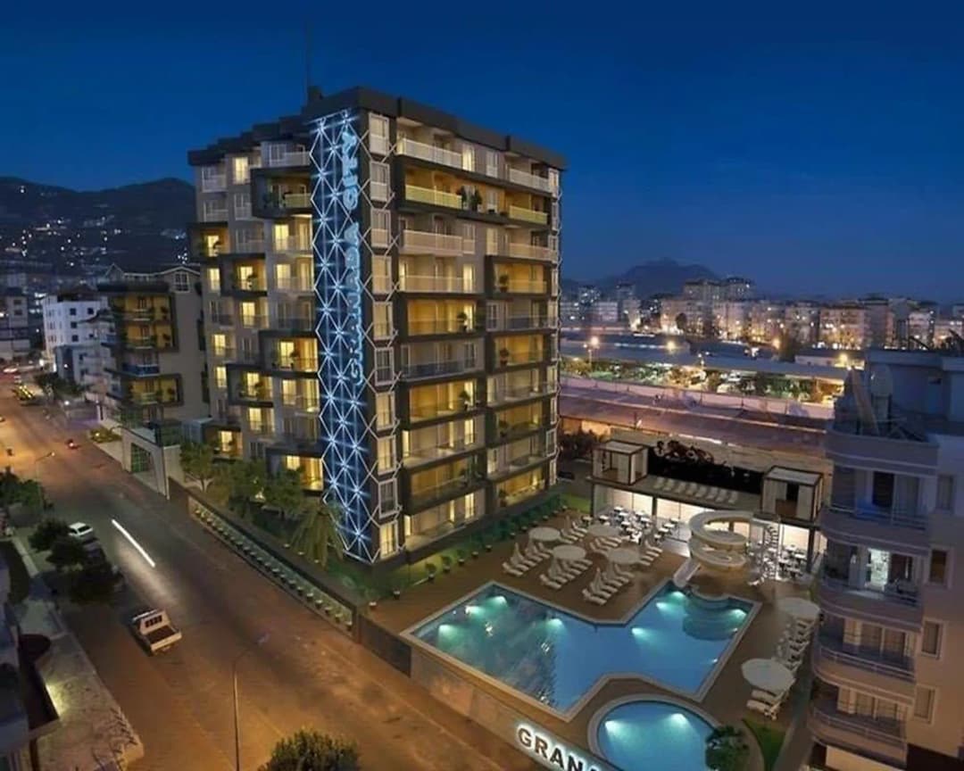 Granada Residence Kleopatra’da Satılık 1+1 Havuz Cepheli Daire | 55 M², Denize 750 M