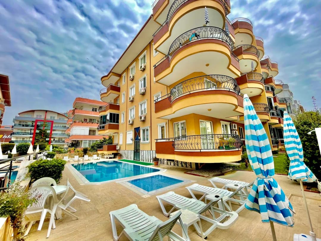 Alanya Oba Göl Mevkii’nde Cebeci Apartmanda Denize 400 Metre Satılık Eşyalı 2+1 Daire