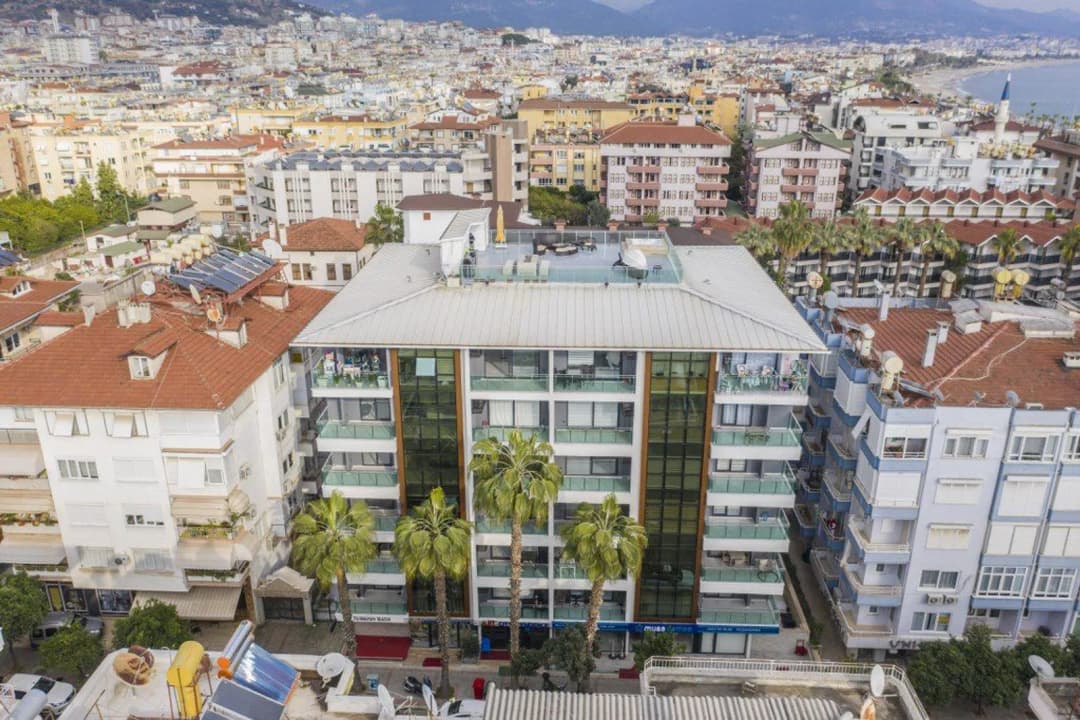 Alanya Güllerpınarı Art Cıty Sitesi’nde İkamete Uygun, Denize 100 Metre Mesafede Satılık Eşyalı 2+1 Daire