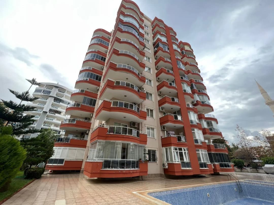 Mahmutlar’da Denize 250 Metre Eşyalı 2+1 Satılık Daire | 125 M² Havuzlu Güney Cephe