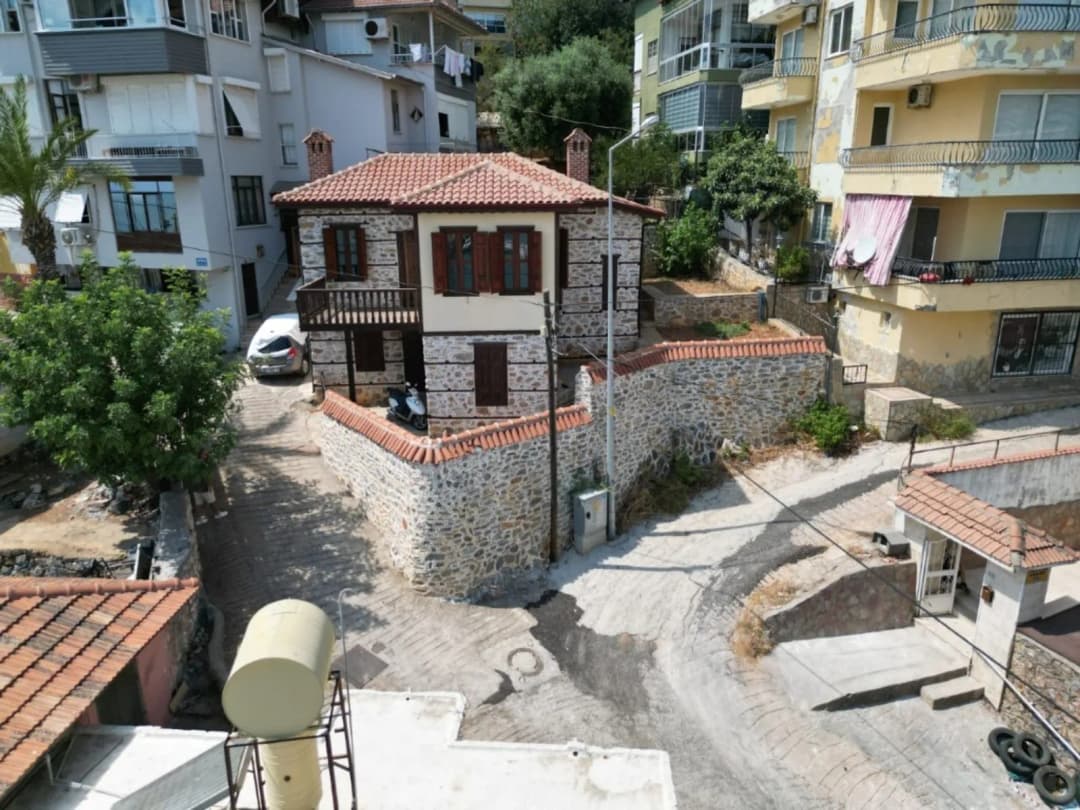 Alanya Kalede İkamete Uygun Deniz Manzaralı Satılık 2+1 Müstakil Taş Ev