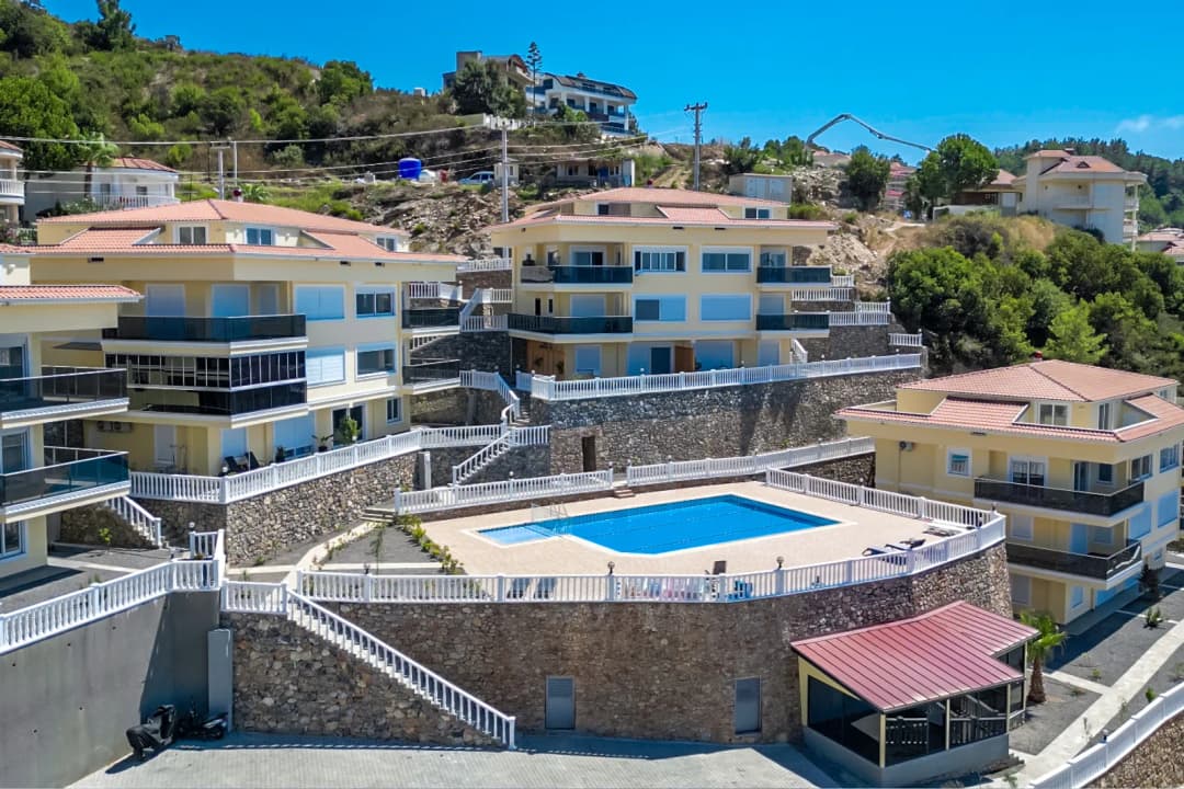 Kargıcak Sea View 3 Panorama’da Deniz Manzaralı Full Eşyalı Sıfır 3+2 Bahçe Dubleks