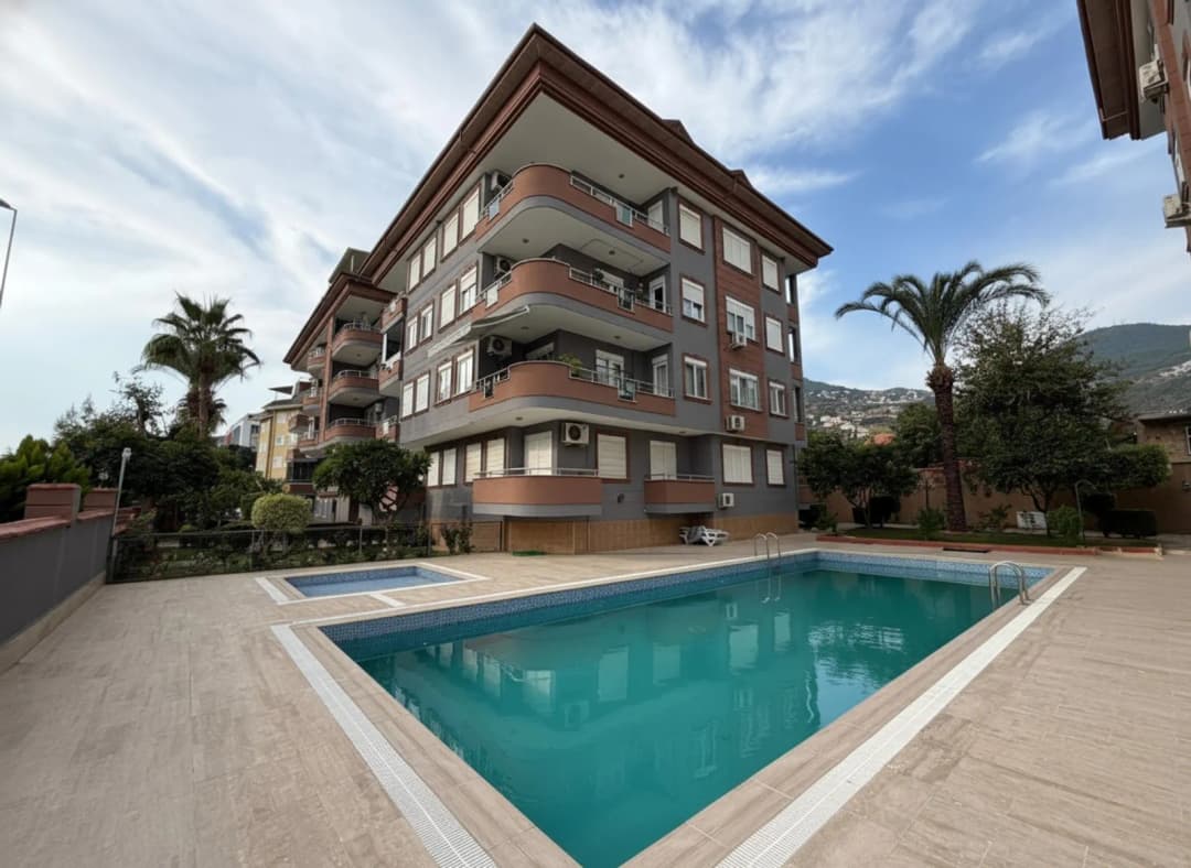 Alanya Merkez’de Havuzlu Sitede 135 M² Full Eşyalı 2+1 Satılık Daire