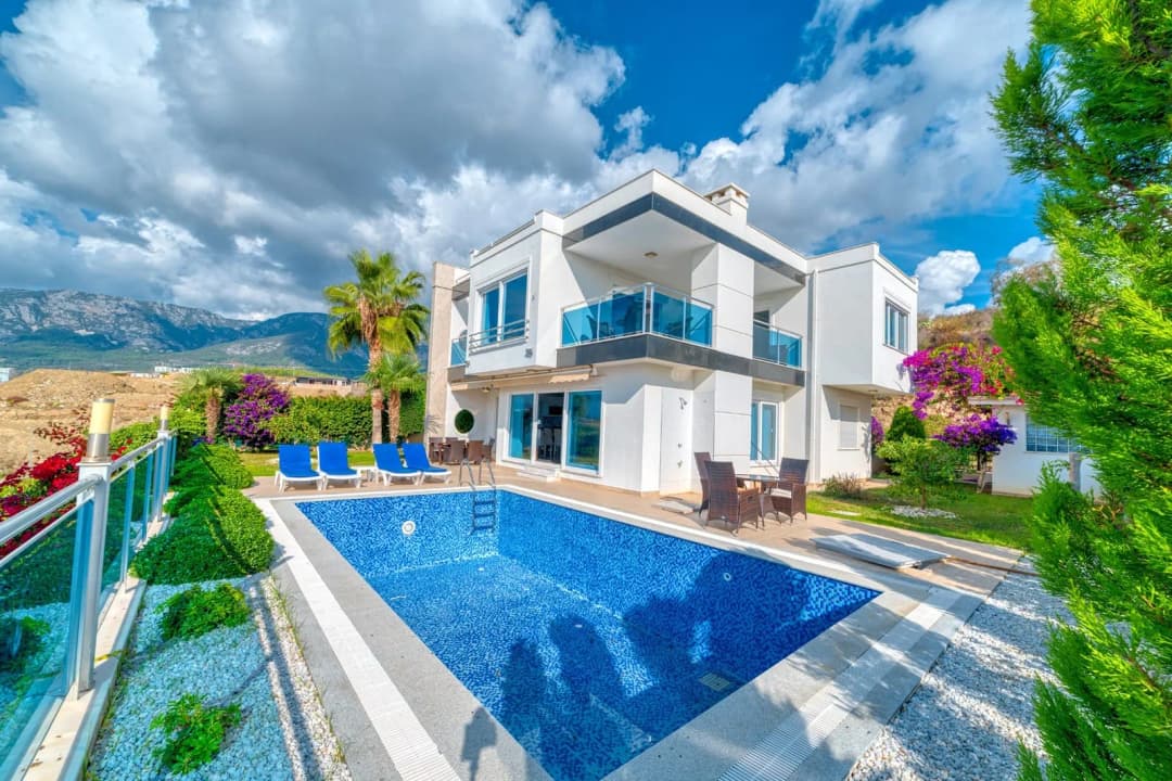 Alanya Kargıcak’ta Satılık 4+1 Lüks Eşyalı Villa – Özel Havuzlu Ve Bahçeli 520 M²