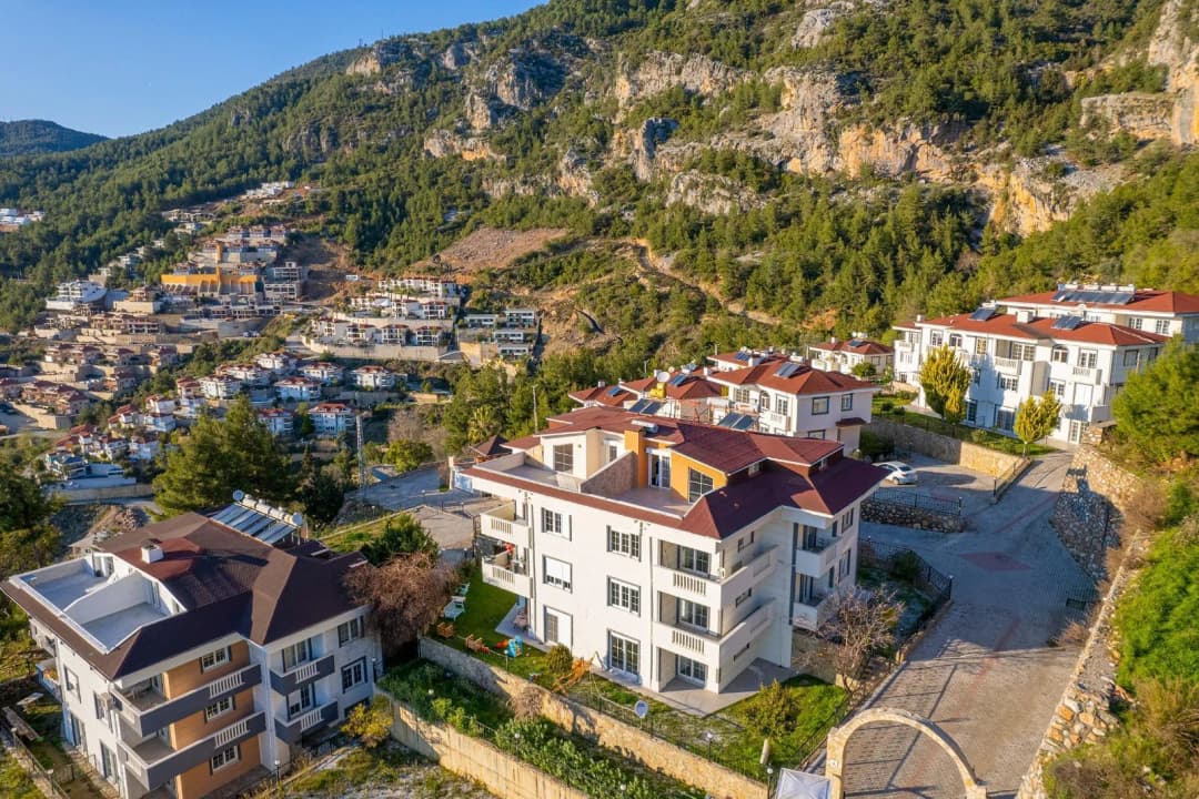 Alanya Bektaş 4+1 Dubleks Satılık | Full Kale Ve Deniz Manzaralı, 200 M², Havuzlu Site, Güney Cepheli, Yerden Isıtmalı Lüks Daire