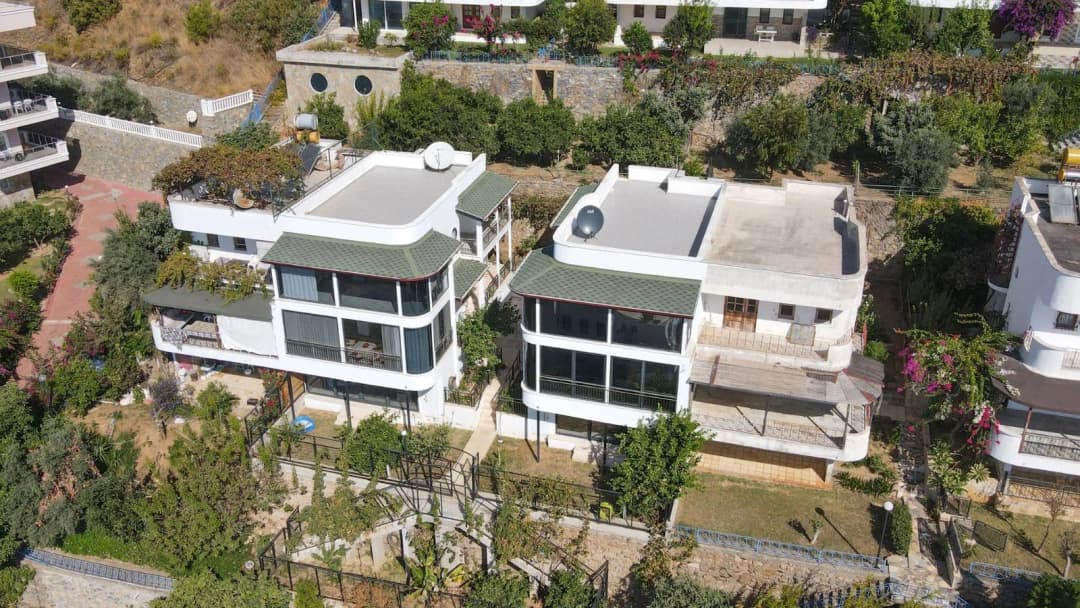 Alanya Demirtaş’ta Denize 700 M, 200 M² Bahçeli 2+2 Villa